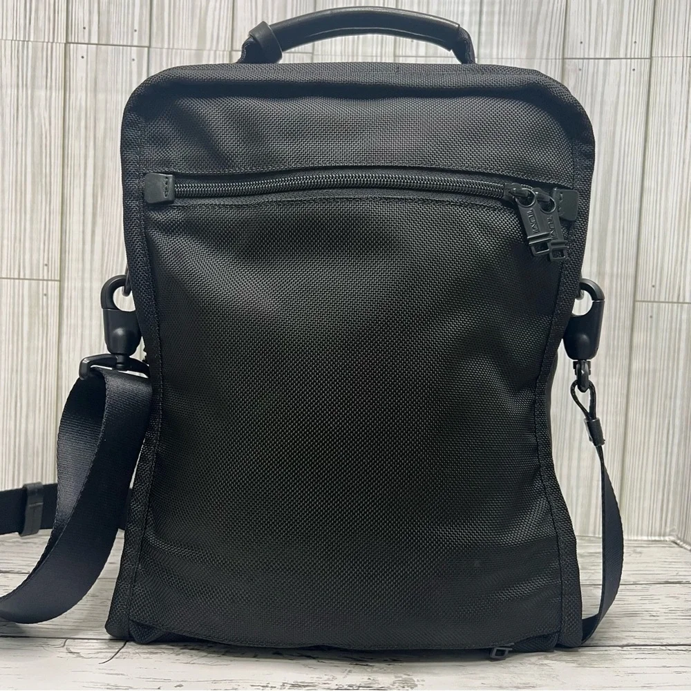 TUMI Black Crossbody Messenger Bag Travel Shoulder Laptop Work Bag